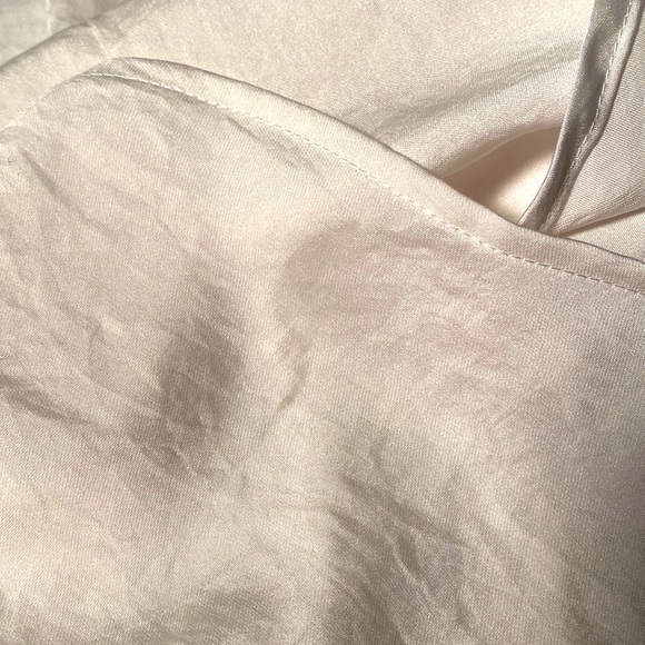 DKNY beautiful fresh blouse. Off white. A classic piece specially to travel with - Picture 4 of 9